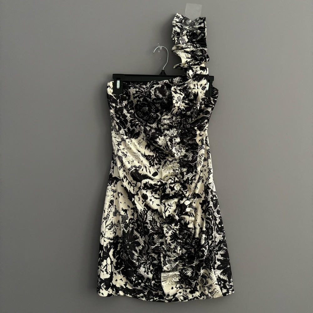 BCBG Max Azria Size 4 Black and White Padded One Shoulder Prom Mini Dress